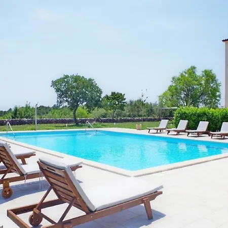In Mit Grill, Garten Und Terrasse Appartement